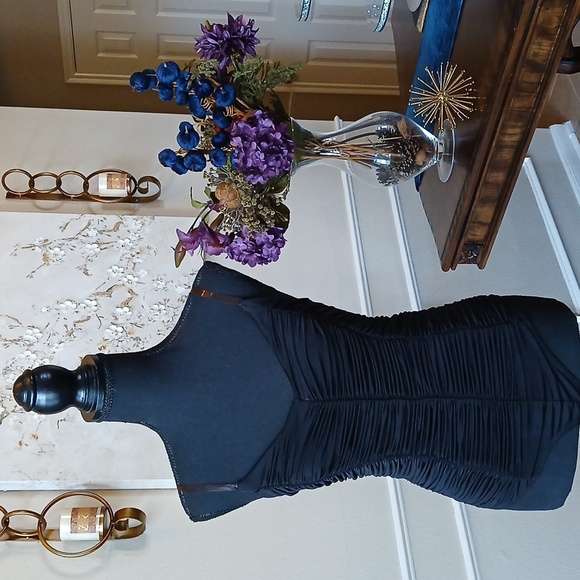 Misguided Slinky Black Ruched Front Bodysuit. Size 4 - Picture 15 of 17